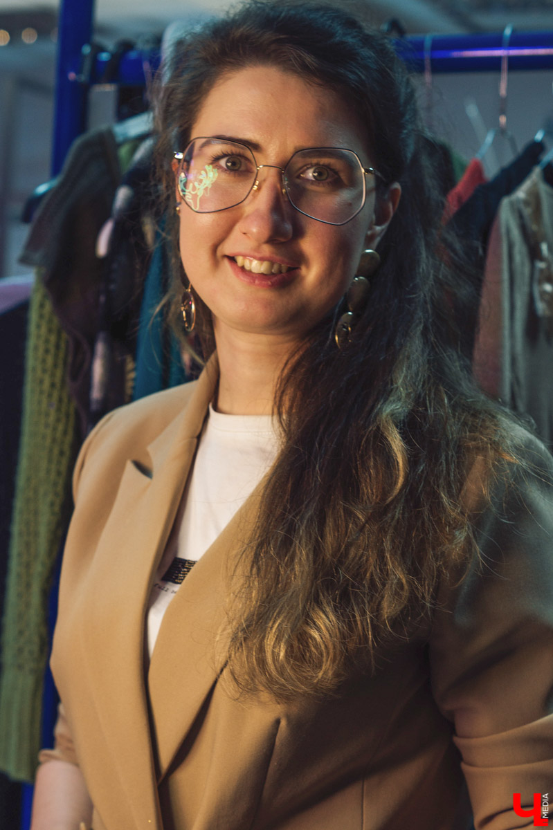 Узнали много интересного о новых гаражных распродажах во Владимире и собрали с помощью стилиста три бюджетных look`а на все случаи жизни