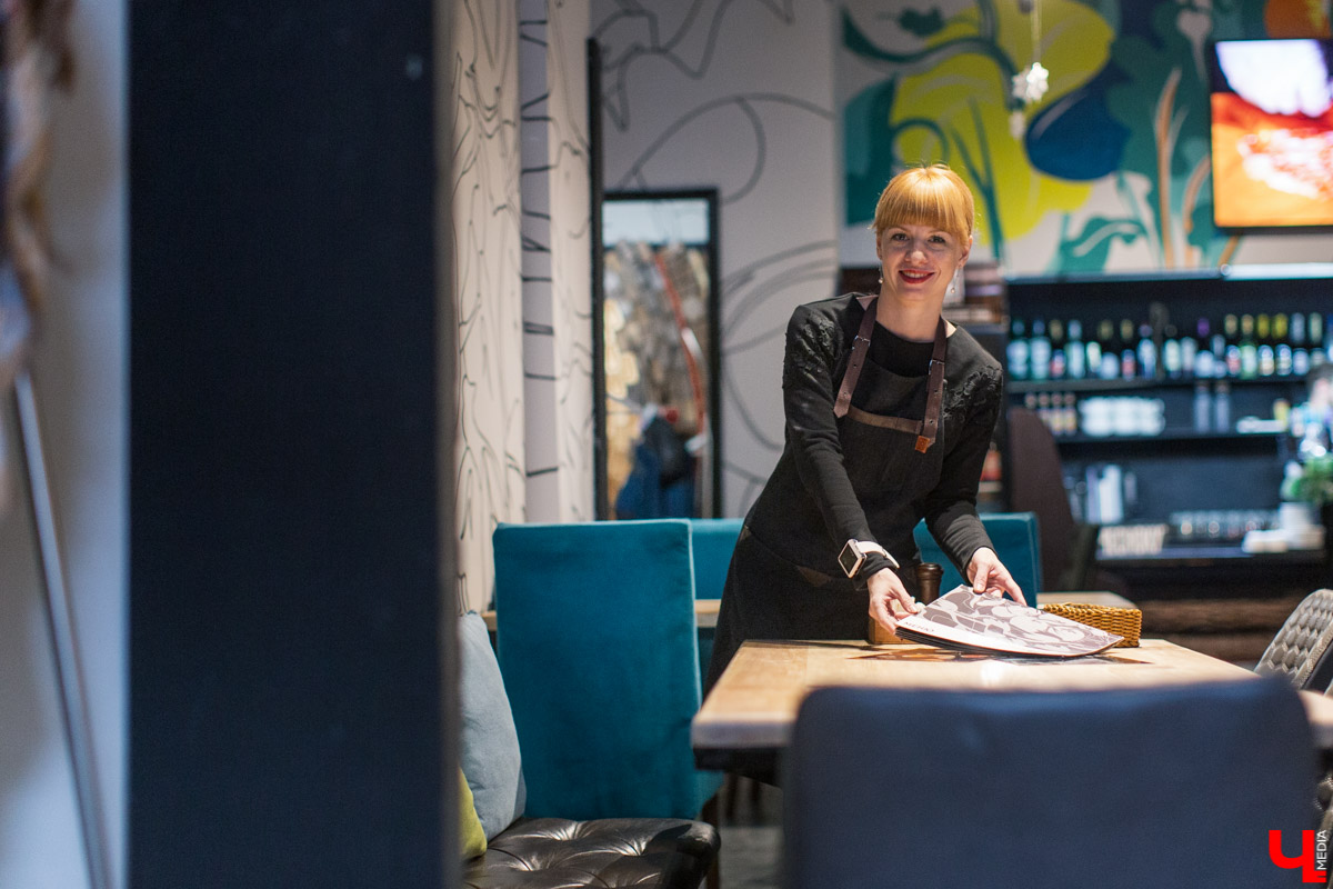 Каково это: работать официантом в ресторане? Как устроена вся эта «кухня»? Журналист испытала это на себе