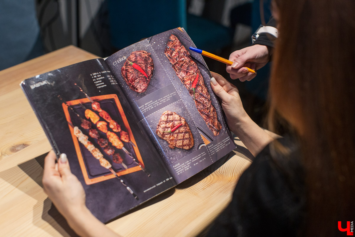 Каково это: работать официантом в ресторане? Как устроена вся эта «кухня»? Журналист испытала это на себе