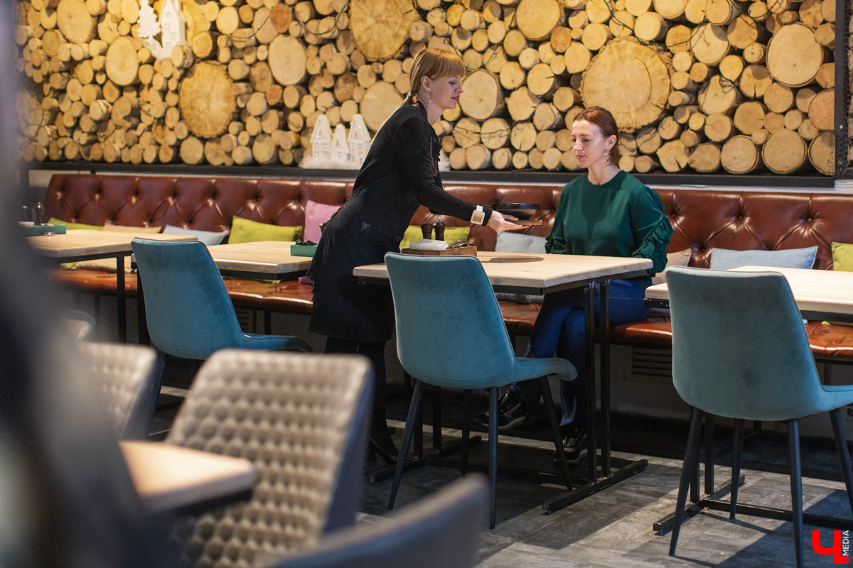 Каково это: работать официантом в ресторане? Как устроена вся эта «кухня»? Журналист испытала это на себе