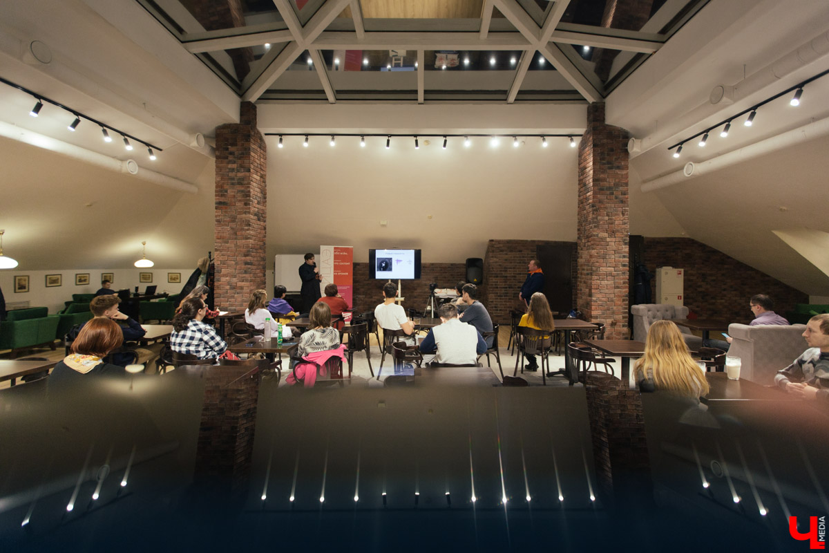 Ток-шоу «Научный холодильник» посвящено вкусняшкам, но так как от одного вида долгожданного снега у владимирцев текут слюнки, ИЦАЭ пошли на хитрость — совместили приятное с интересным