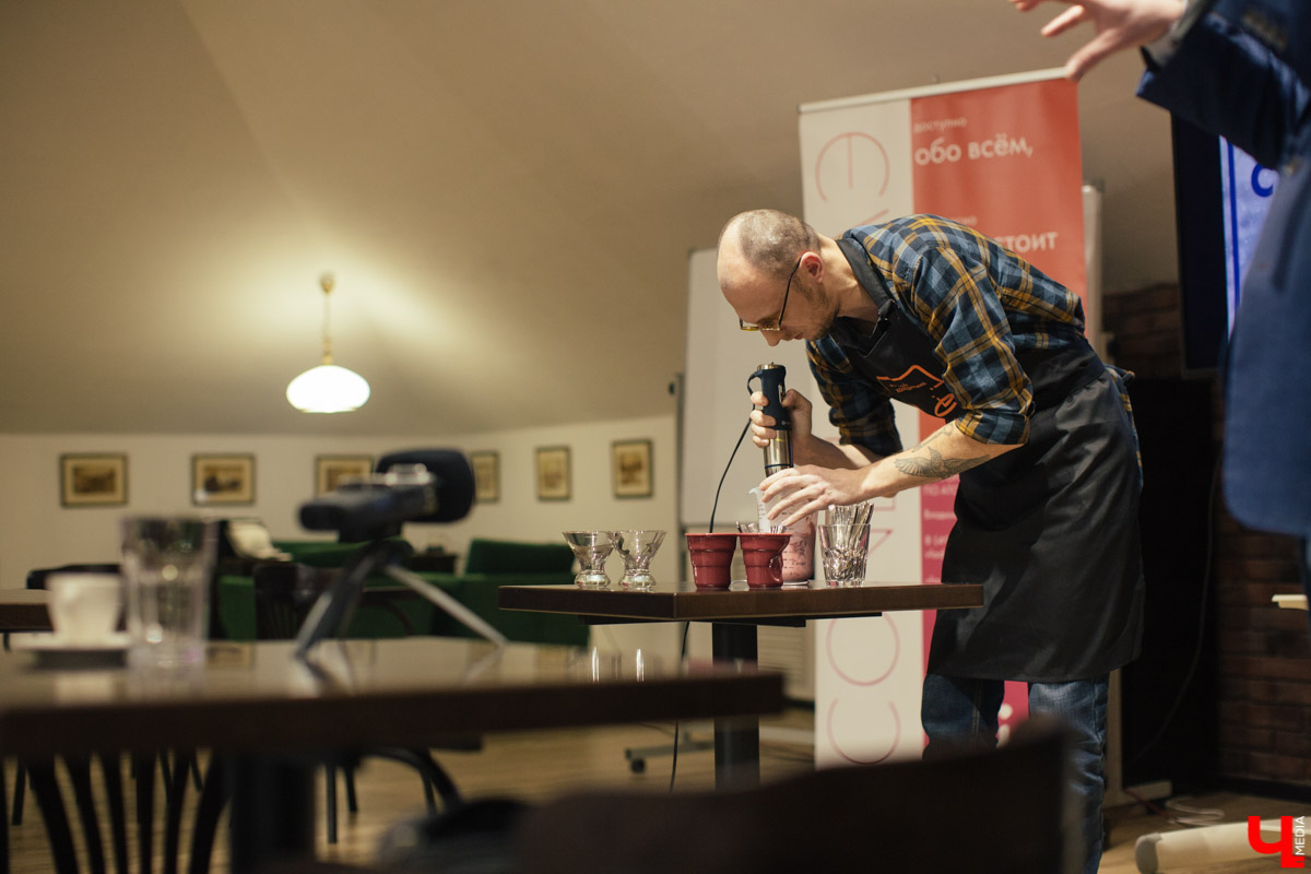 Ток-шоу «Научный холодильник» посвящено вкусняшкам, но так как от одного вида долгожданного снега у владимирцев текут слюнки, ИЦАЭ пошли на хитрость — совместили приятное с интересным