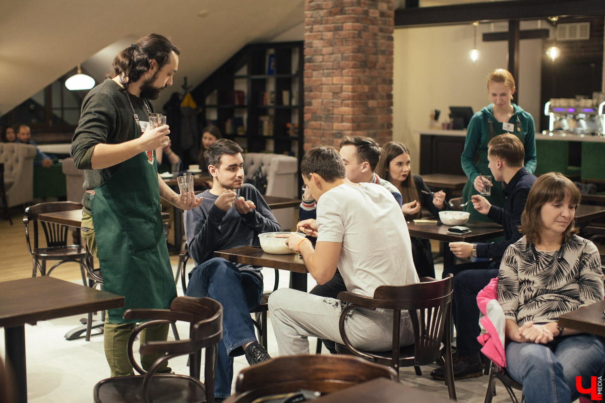 Ток-шоу «Научный холодильник» посвящено вкусняшкам, но так как от одного вида долгожданного снега у владимирцев текут слюнки, ИЦАЭ пошли на хитрость — совместили приятное с интересным