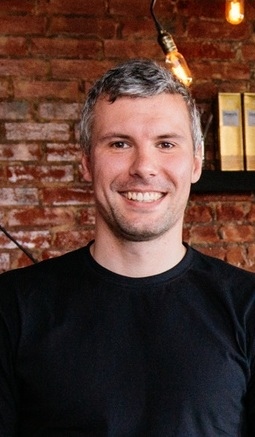 В преддверии дня всех влюбленных во Владимире выпустили в продажу необычные «валентинки» с известными владимирцами и крылатыми фразочками от них в тему праздника