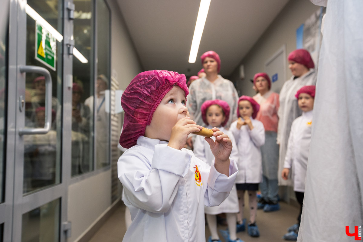 На днях Владимирский хлебокомбинат поздравил журналистов с профессиональным праздником, Днем печати. Но что еще важнее и интереснее - сотрудники предприятия поделились планами на 2020-й год