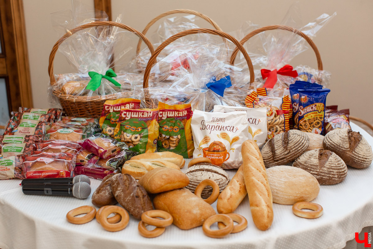 На днях Владимирский хлебокомбинат поздравил журналистов с профессиональным праздником, Днем печати. Но что еще важнее и интереснее - сотрудники предприятия поделились планами на 2020-й год