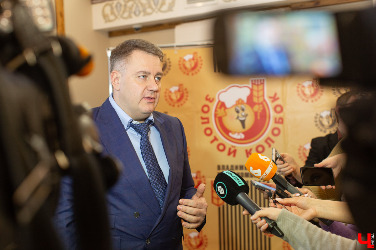 На днях Владимирский хлебокомбинат поздравил журналистов с профессиональным праздником, Днем печати. Но что еще важнее и интереснее - сотрудники предприятия поделились планами на 2020-й год
