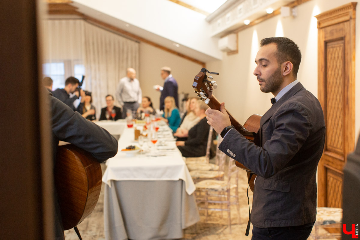 На днях Владимирский хлебокомбинат поздравил журналистов с профессиональным праздником, Днем печати. Но что еще важнее и интереснее - сотрудники предприятия поделились планами на 2020-й год