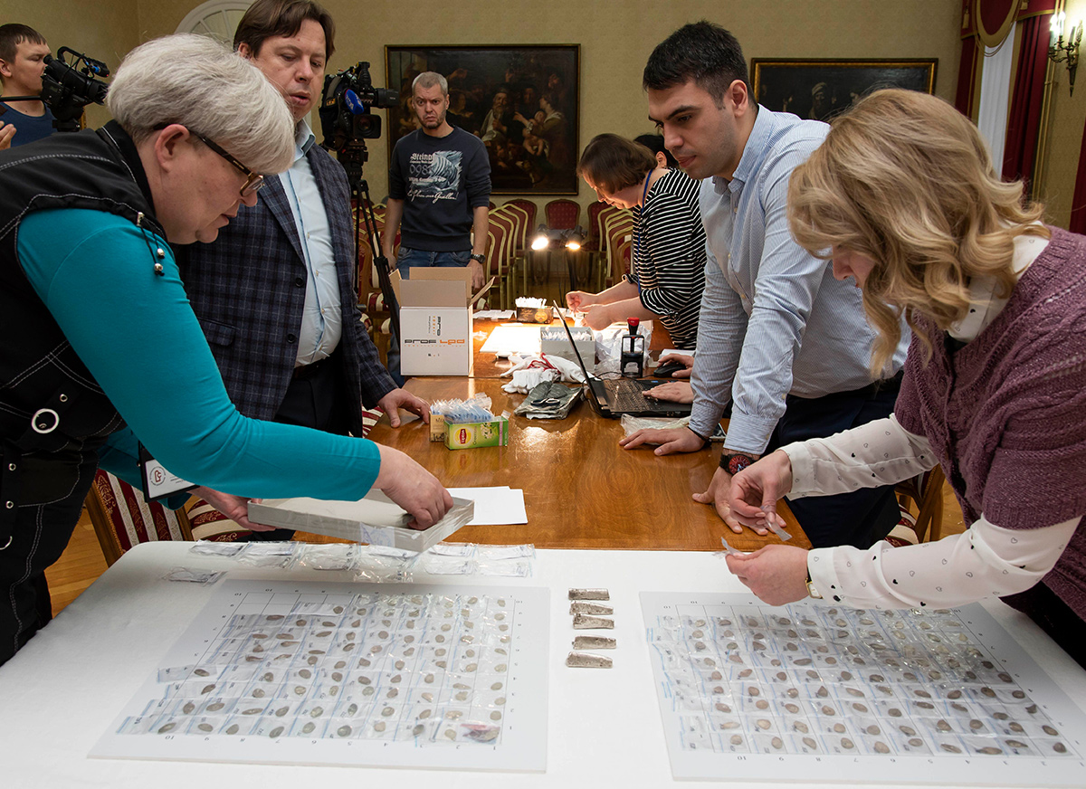 Марина Лукьянова, хранитель нумизматических коллекций ВСМЗ, описала 5 кладов, найденных во Владимирской области