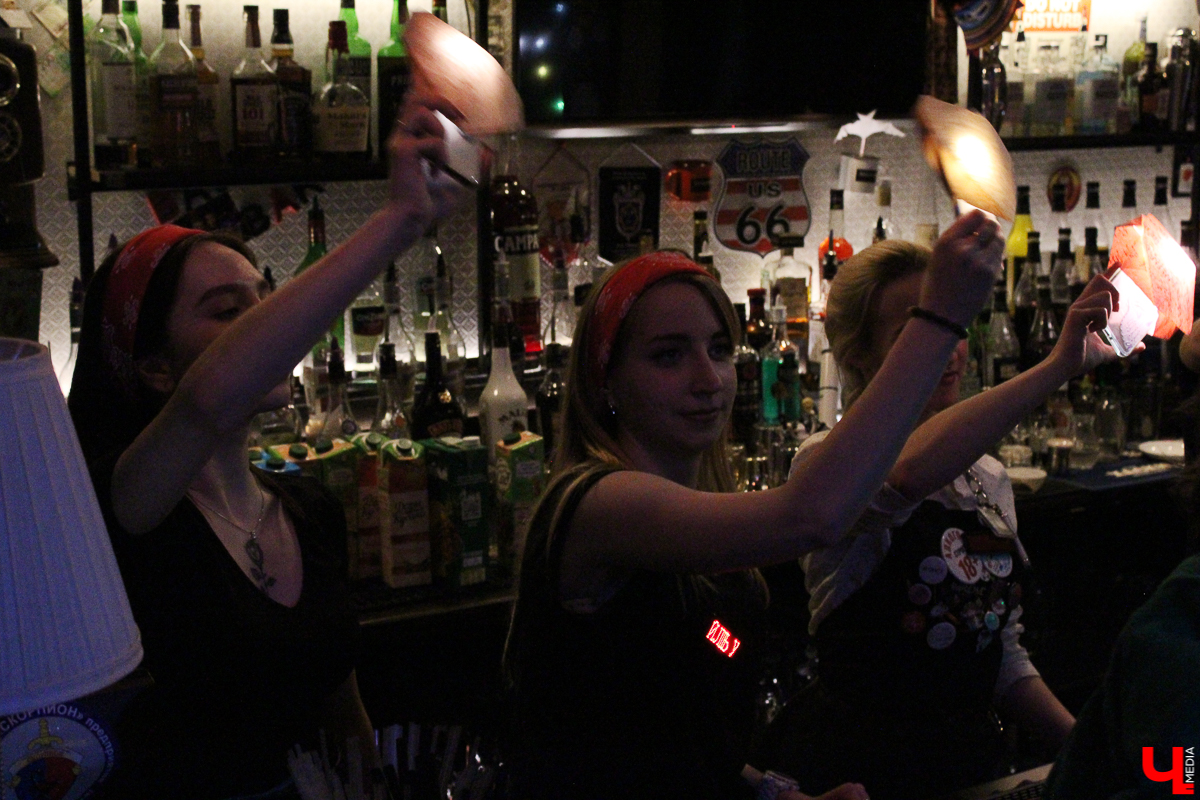 2 февраля во Владимире прошло выступление Дениса Михайлова – лидера и солиста группы «Обе-Рек». К нам в город он приехал уже в третий раз, и снова с акустической программой. Концерт прошел в творческой лаборатории «Другой Бар»