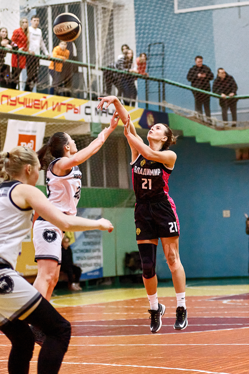 3 февраля прошли четвертые домашние игры в рамках элитного дивизиона «Суперлига» Ассоциации Студенческого Баскетбола. На площадке противостояли две команды: «Владимирские львицы» и «Черные медведи». Игра была жаркой и увлекательной