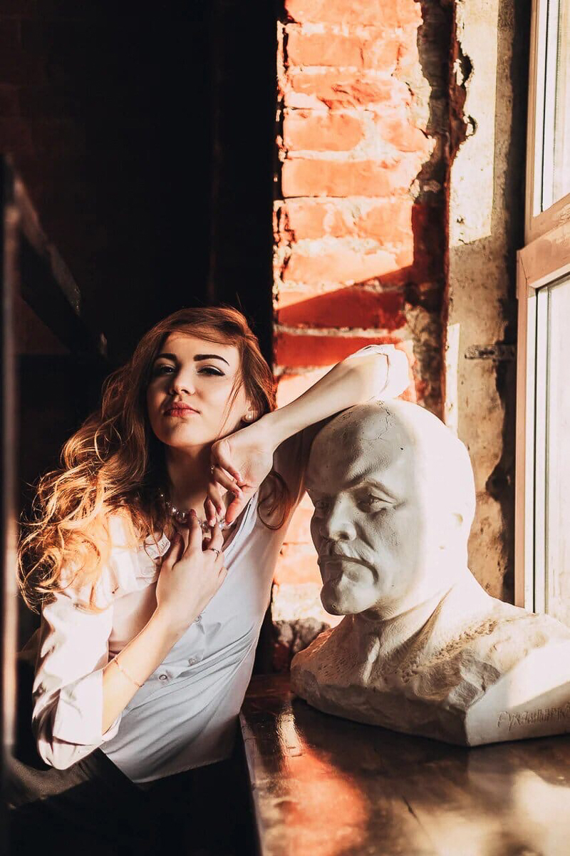 Самые интересные идеи рождаются благодаря вдохновению. Соня Цымбалюк, соучредитель двух популярных заведений во Владимире и Радужном, черпает его от животных. Рассказываем об олене, еноте, ястребе и других пушистых любимцах серьезной девушки