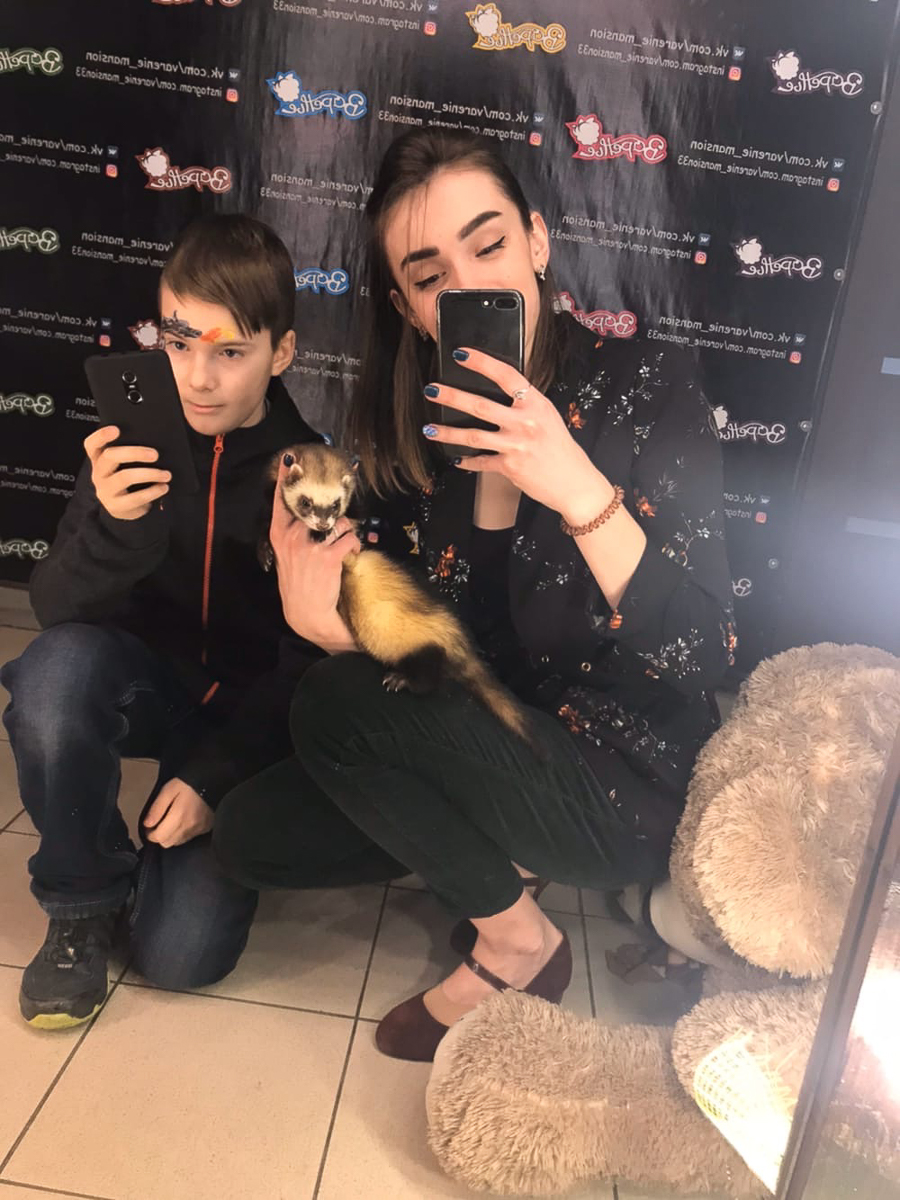 Самые интересные идеи рождаются благодаря вдохновению. Соня Цымбалюк, соучредитель двух популярных заведений во Владимире и Радужном, черпает его от животных. Рассказываем об олене, еноте, ястребе и других пушистых любимцах серьезной девушки