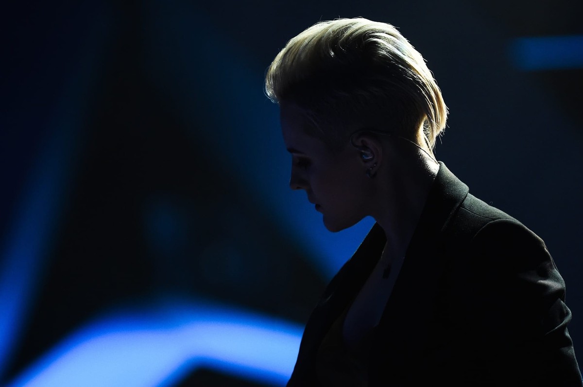 Ирина Коновалова стала участницей первого в истории музыкального состязания, в котором были задействованы все 85 регионов России. Певица не вышла в финал, но достойно представила Владимирскую область в проекте «Новая Звезда». Нам девушка рассказала о закулисье шоу, а также о своей жизни после него