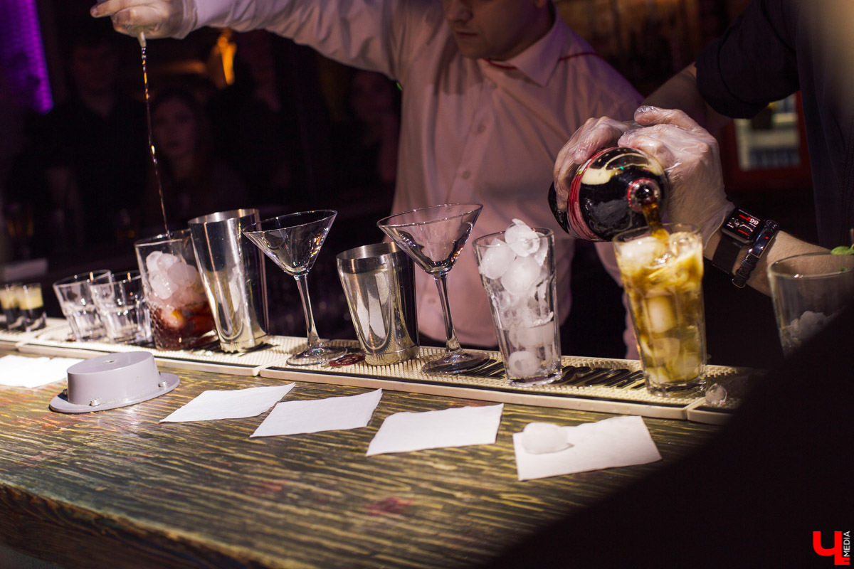 Бармен должен не только хорошо наливать и смешивать, он должен быть идеален во всем. Рассказываем, как прошло главное профессиональное состязание года, и делимся жизненной философией «того самого парня за стойкой»