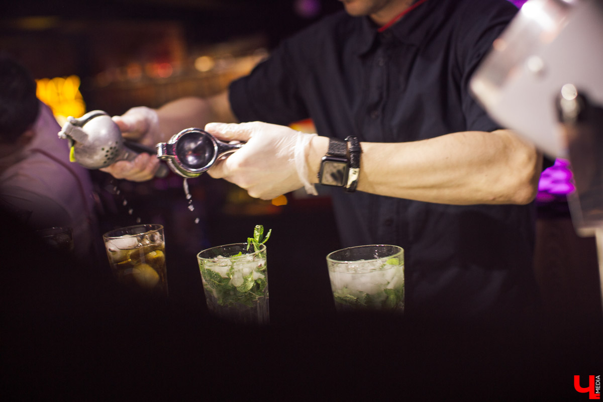 Бармен должен не только хорошо наливать и смешивать, он должен быть идеален во всем. Рассказываем, как прошло главное профессиональное состязание года, и делимся жизненной философией «того самого парня за стойкой»