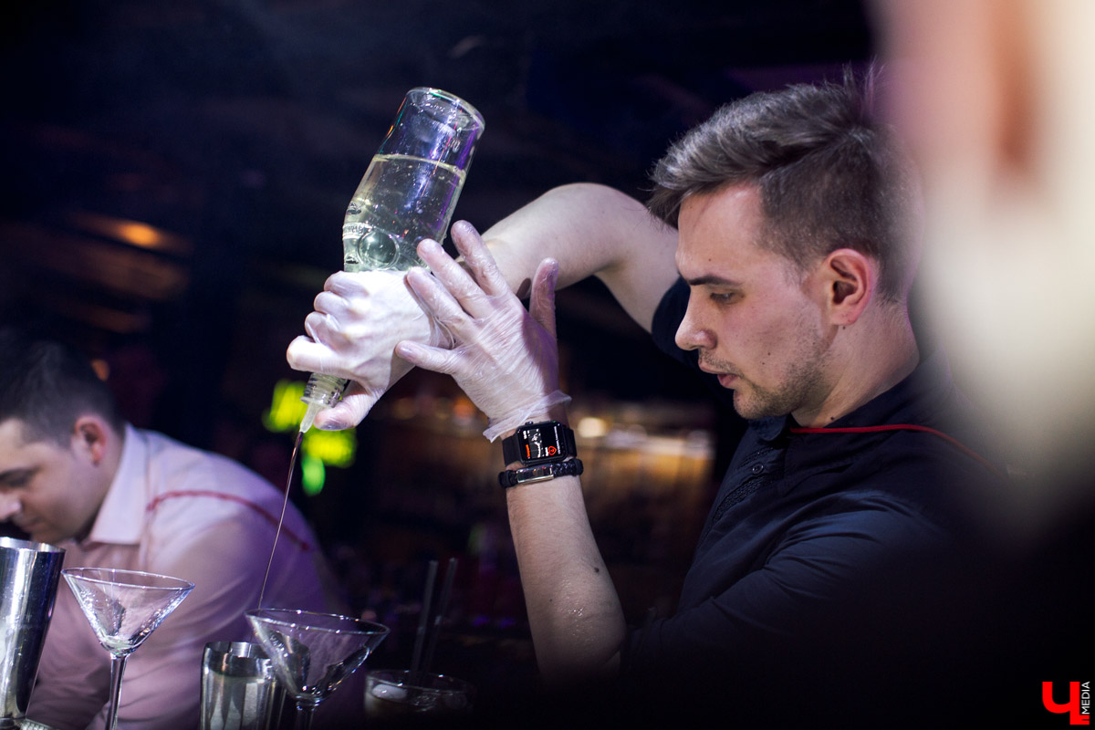 Бармен должен не только хорошо наливать и смешивать, он должен быть идеален во всем. Рассказываем, как прошло главное профессиональное состязание года, и делимся жизненной философией «того самого парня за стойкой»