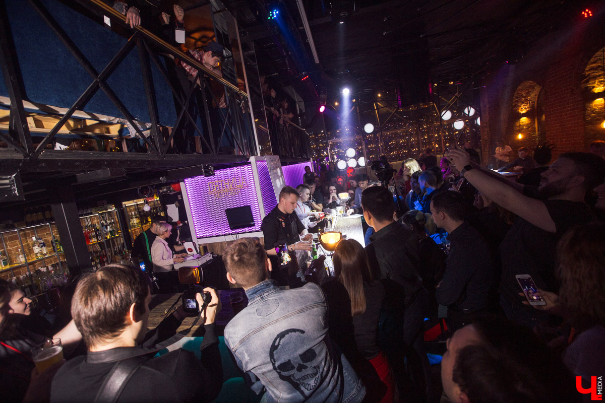 Бармен должен не только хорошо наливать и смешивать, он должен быть идеален во всем. Рассказываем, как прошло главное профессиональное состязание года, и делимся жизненной философией «того самого парня за стойкой»