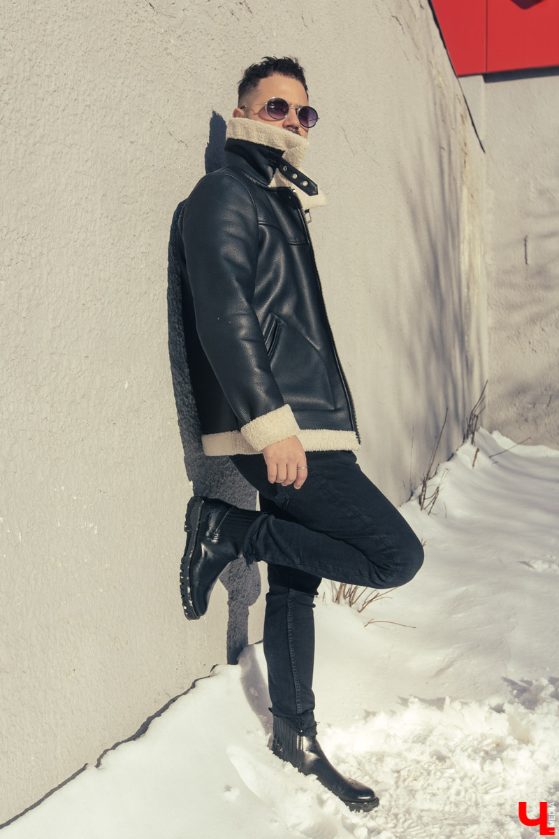 «Считаю, что любая одежда должна придавать уверенности в себе», — заявляет владимирский барбер Артур Урсаки. Молодой человек выбирает универсальные, комфортные вещи, которые выглядят стильно и сочетаются между собой