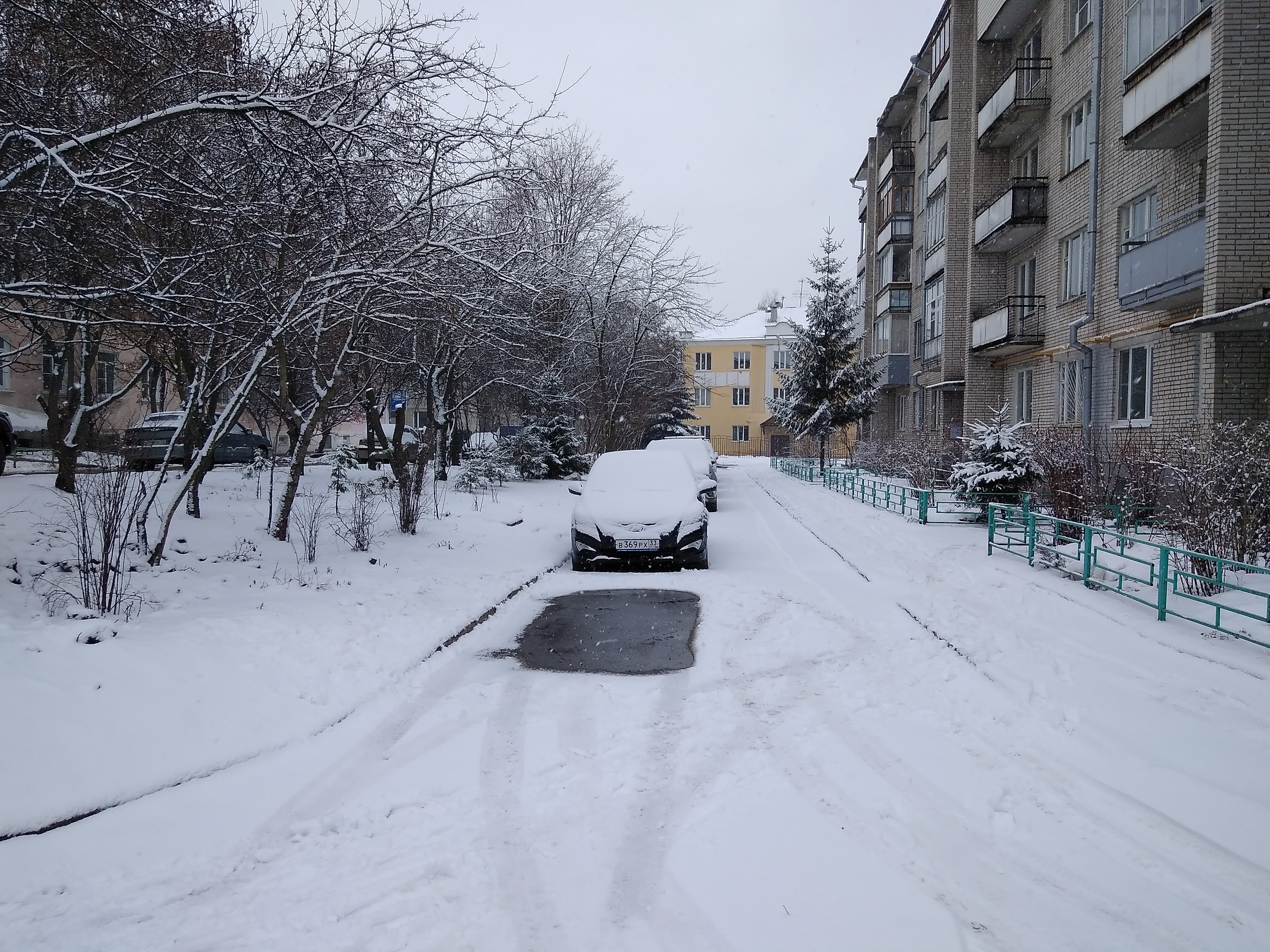 В 2020 году рядом с 25 многоквартирными дворами появятся новые заасфальтированные дорожки, улучшенное освещение, парковки, скамейки и урны