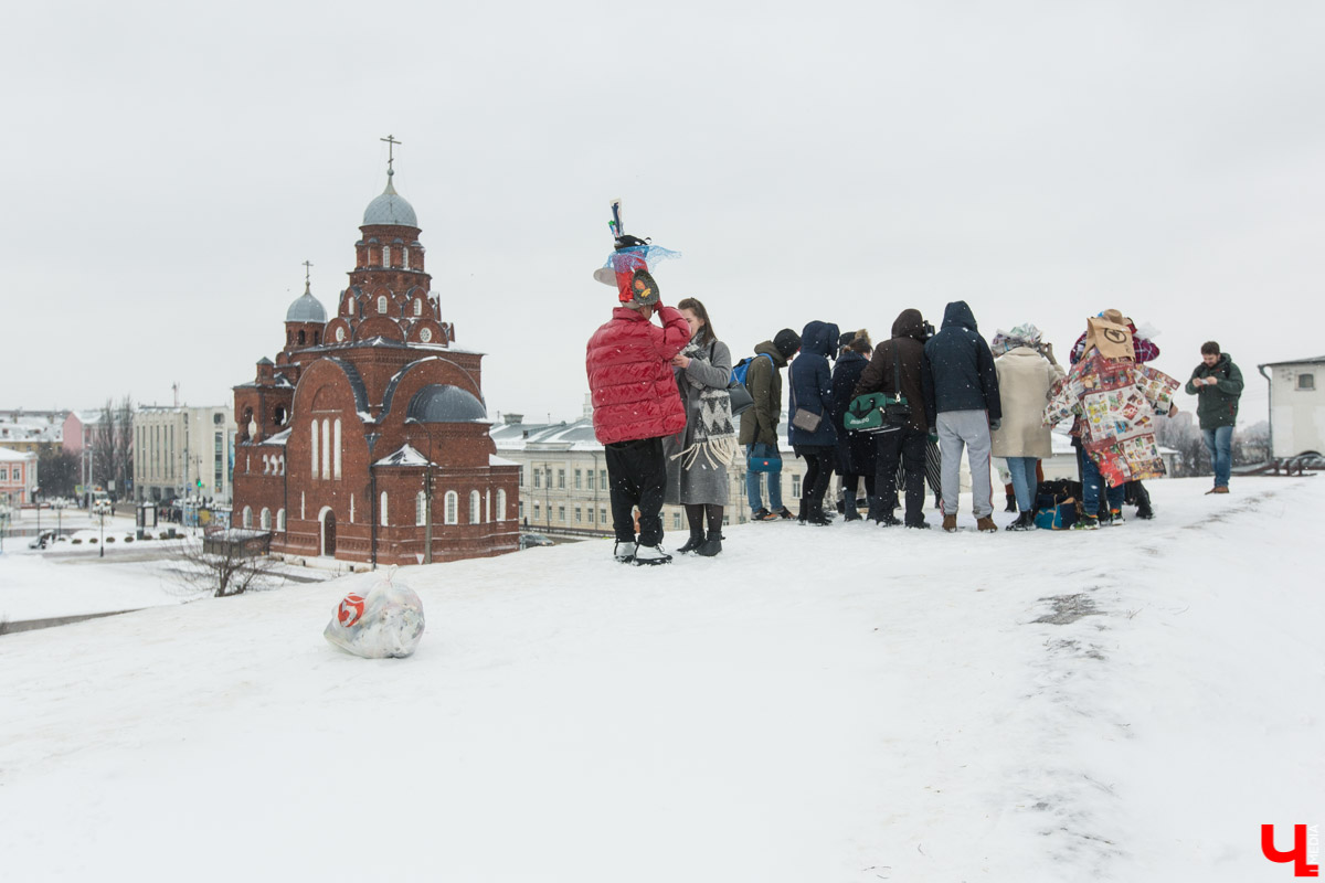 Сказ о том, как владимирцы экологическую гидру побороть решились и подарок из мусора городу преподнести