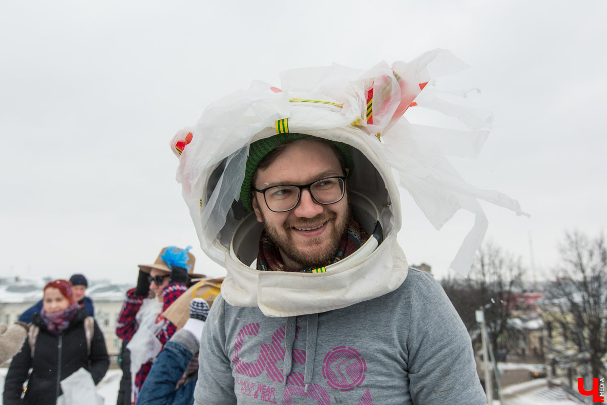 Сказ о том, как владимирцы экологическую гидру побороть решились и подарок из мусора городу преподнести