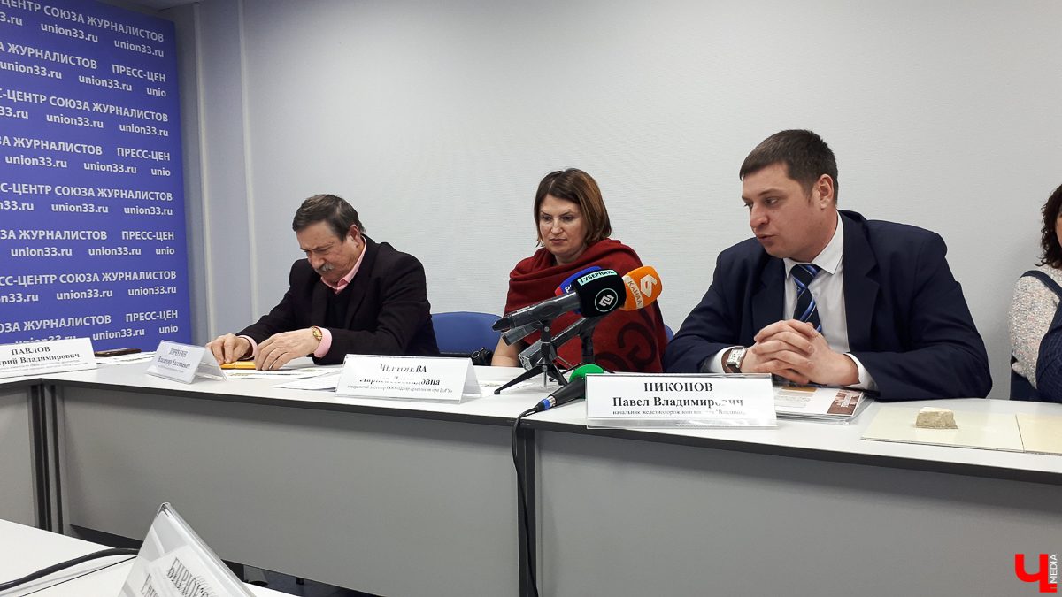 Владимирский ж/д вокзал может лишиться уникальной отделки. РЖД предлагает сменить белокаменный фасад на металлический. Проект обновления город не одобрил