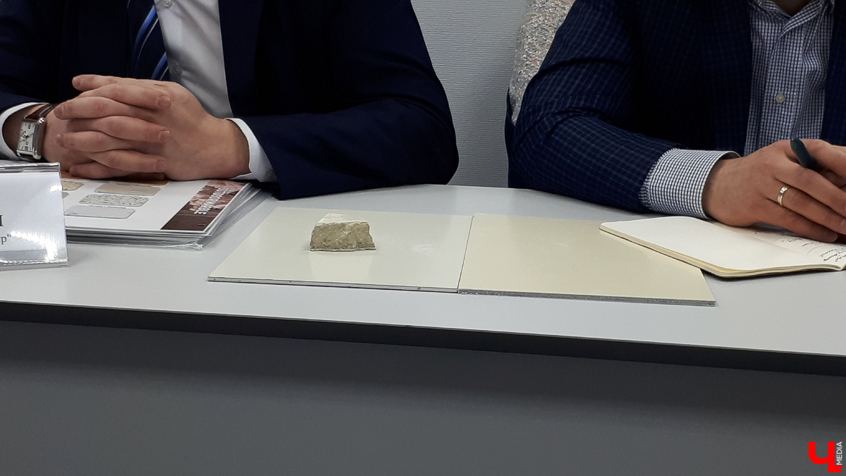 Владимирский ж/д вокзал может лишиться уникальной отделки. РЖД предлагает сменить белокаменный фасад на металлический. Проект обновления город не одобрил