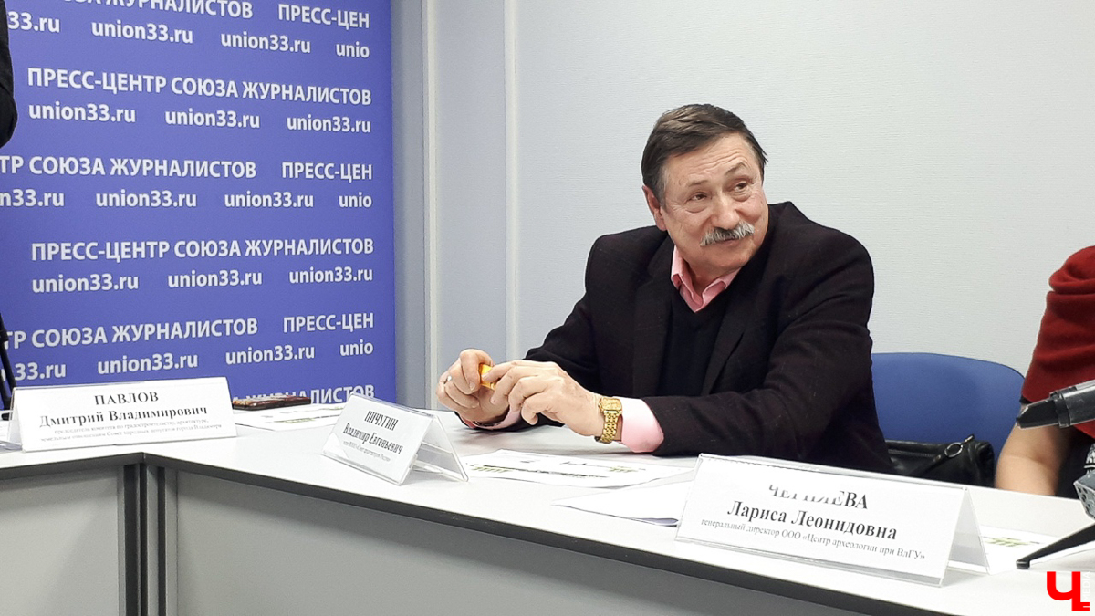 Владимирский ж/д вокзал может лишиться уникальной отделки. РЖД предлагает сменить белокаменный фасад на металлический. Проект обновления город не одобрил