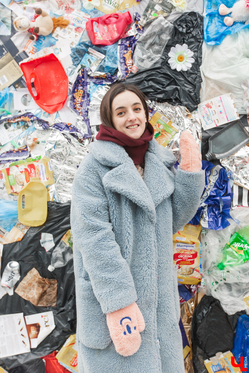 Эко-активисты не забывают о раздельном сборе мусора, даже когда владимирцы преподносят друг другу букеты и конфеты. Трэш-валентинка на Козловом валу и мусорный подарок тому пример