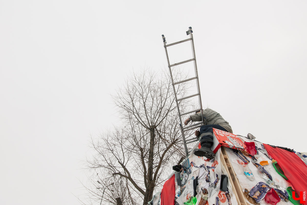 Эко-активисты не забывают о раздельном сборе мусора, даже когда владимирцы преподносят друг другу букеты и конфеты. Трэш-валентинка на Козловом валу и мусорный подарок тому пример