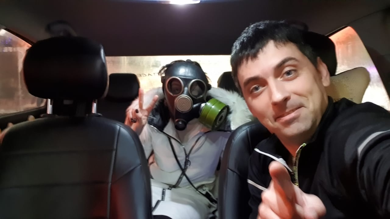 Владимирский блогер-таксист Дмитрий Шейкин в период популярности простуд, гриппа и всяких пришедших с другого континента заболеваний, вышел на борьбу с вирусами