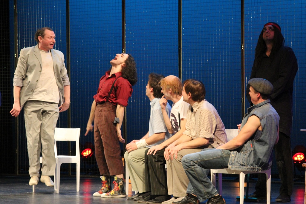 Владимир Лаптев поставил на владимирской сцене пьесу «Полет над гнездом кукушки», в которой когда-то сам играл Хардинга