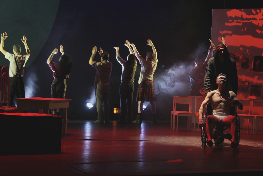 Владимир Лаптев поставил на владимирской сцене пьесу «Полет над гнездом кукушки», в которой когда-то сам играл Хардинга