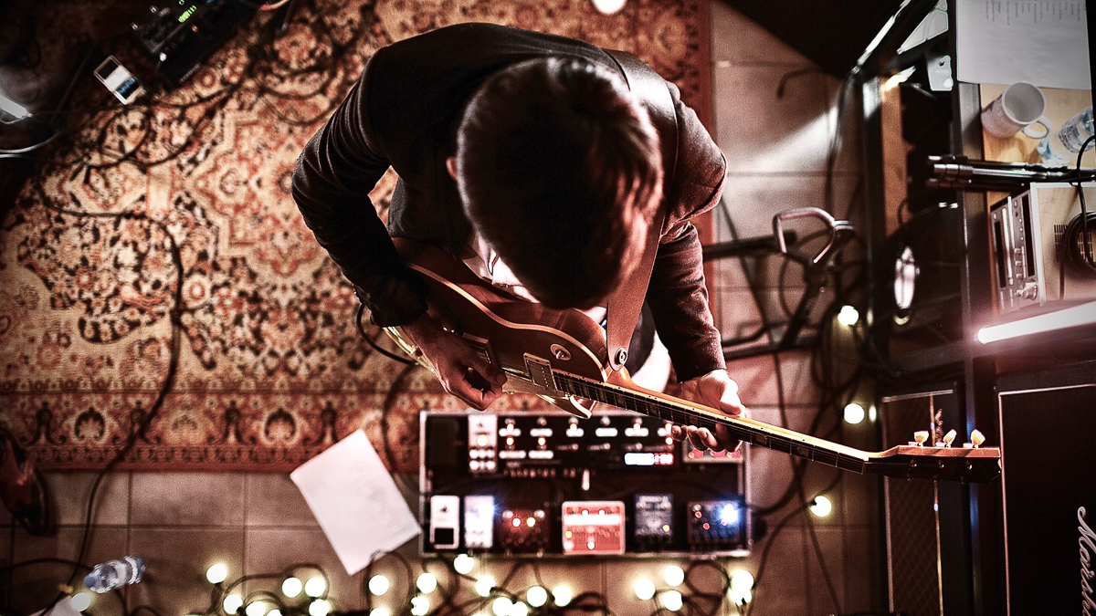 15 февраля в ДК «Grey Whale» группа «Буквы» выставила на суд публики песни из нового альбома