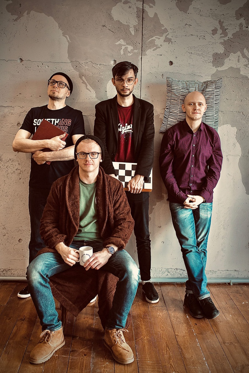 15 февраля в ДК «Grey Whale» группа «Буквы» выставила на суд публики песни из нового альбома