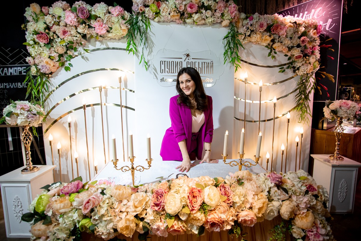 Воскресное утро 16 февраля прошло для владимирских невест особенно ярко и атмосферно. Ведь они посетили масштабный «Завтрак с невестой», который проходил в гастромаркете на Студеной. Вместе с организатором Анной Нестеровой выделяем хайлайты мероприятия