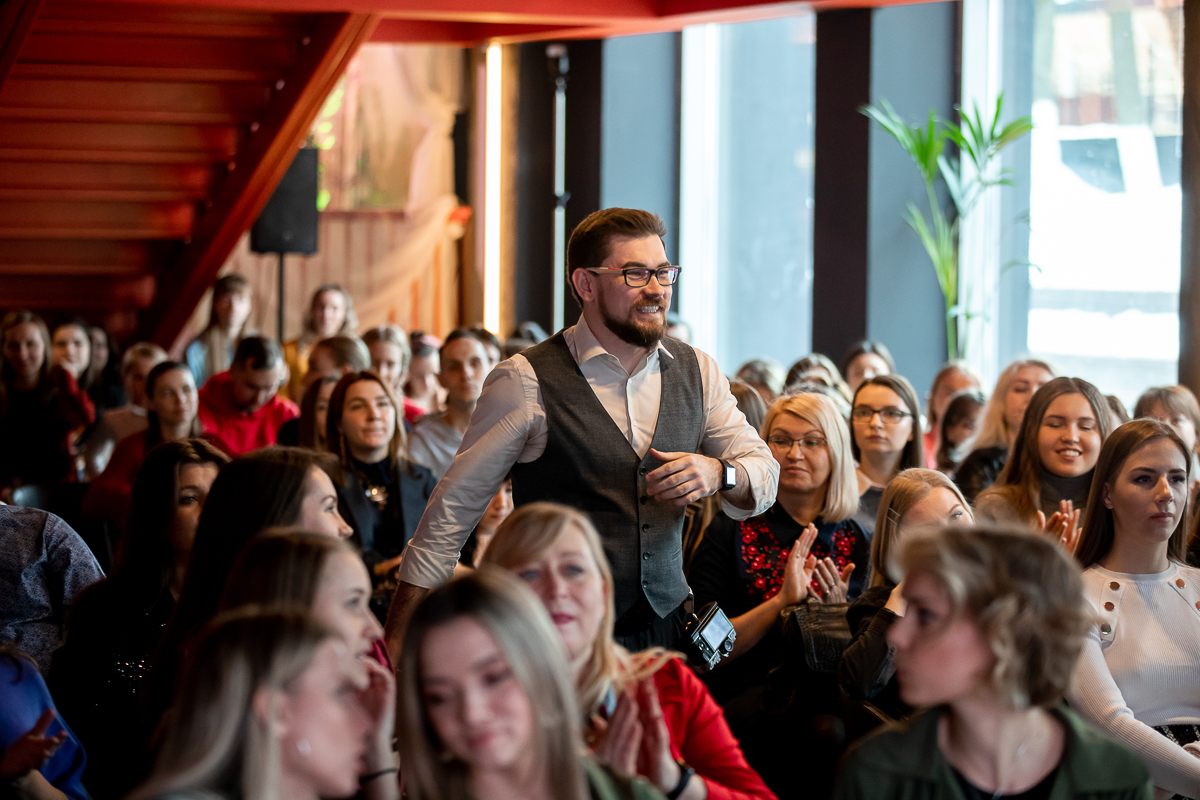 Воскресное утро 16 февраля прошло для владимирских невест особенно ярко и атмосферно. Ведь они посетили масштабный «Завтрак с невестой», который проходил в гастромаркете на Студеной. Вместе с организатором Анной Нестеровой выделяем хайлайты мероприятия