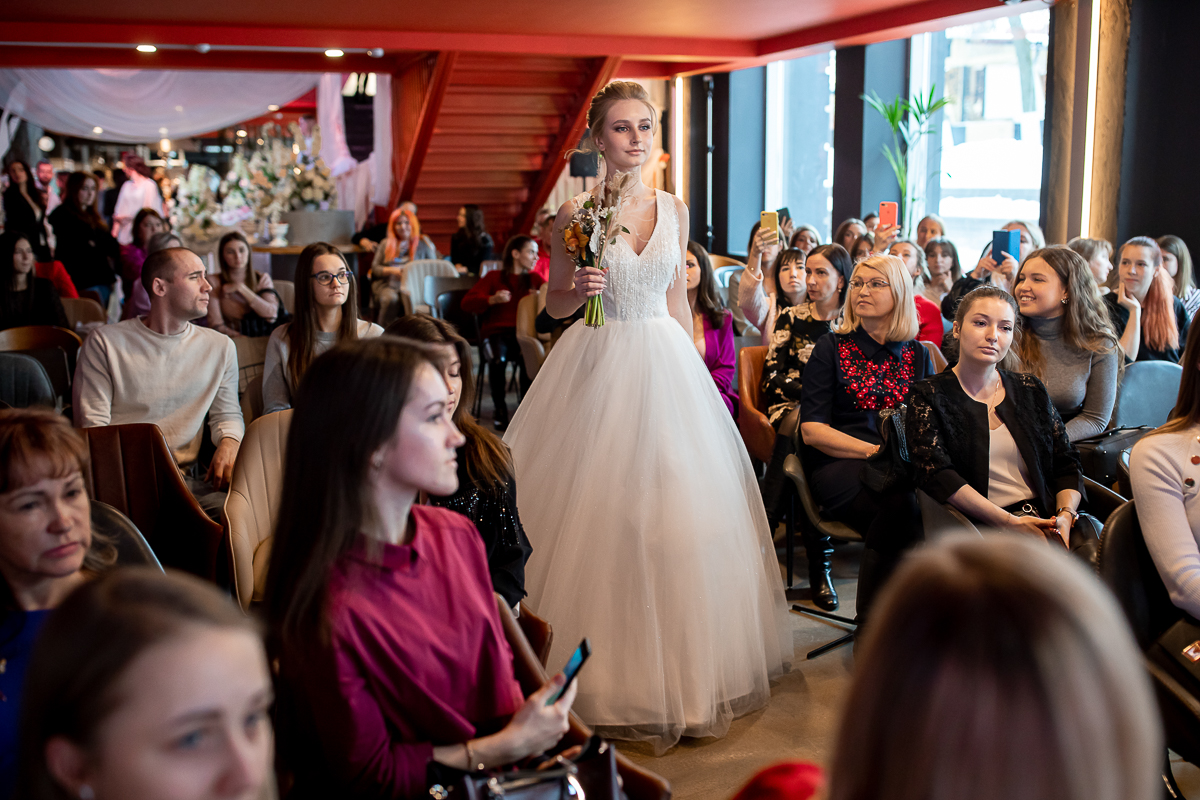 Воскресное утро 16 февраля прошло для владимирских невест особенно ярко и атмосферно. Ведь они посетили масштабный «Завтрак с невестой», который проходил в гастромаркете на Студеной. Вместе с организатором Анной Нестеровой выделяем хайлайты мероприятия