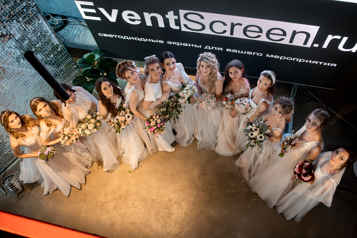 Воскресное утро 16 февраля прошло для владимирских невест особенно ярко и атмосферно. Ведь они посетили масштабный «Завтрак с невестой», который проходил в гастромаркете на Студеной. Вместе с организатором Анной Нестеровой выделяем хайлайты мероприятия