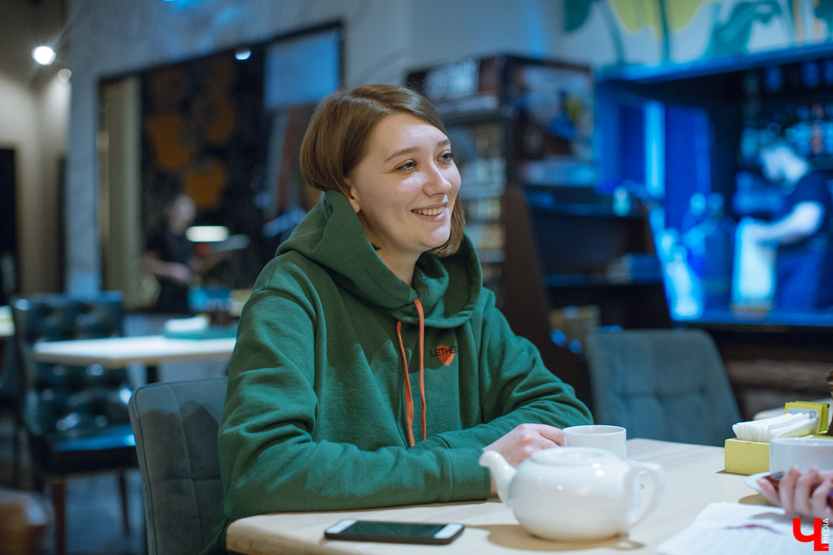 Возможно ли на постоянной основе изготавливать толстовки и футболки из вторично переработанных материалов? Например, из пластика или регенерированного волокна? Звучит, вроде бы, не очень. Но, оказывается, за этим будущее