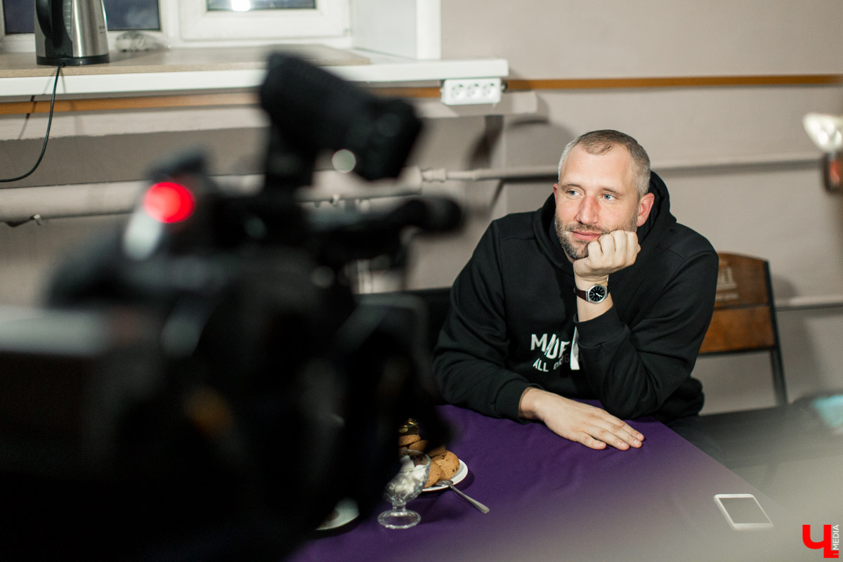 Критический постсоветский реализм в фильмах «Дурак» и «Майор» зацепил владимирцев, даже сподвиг посетить творческую встречу с Юрием Быковым на кинопоказе недавно вышедшего «Сторожа»