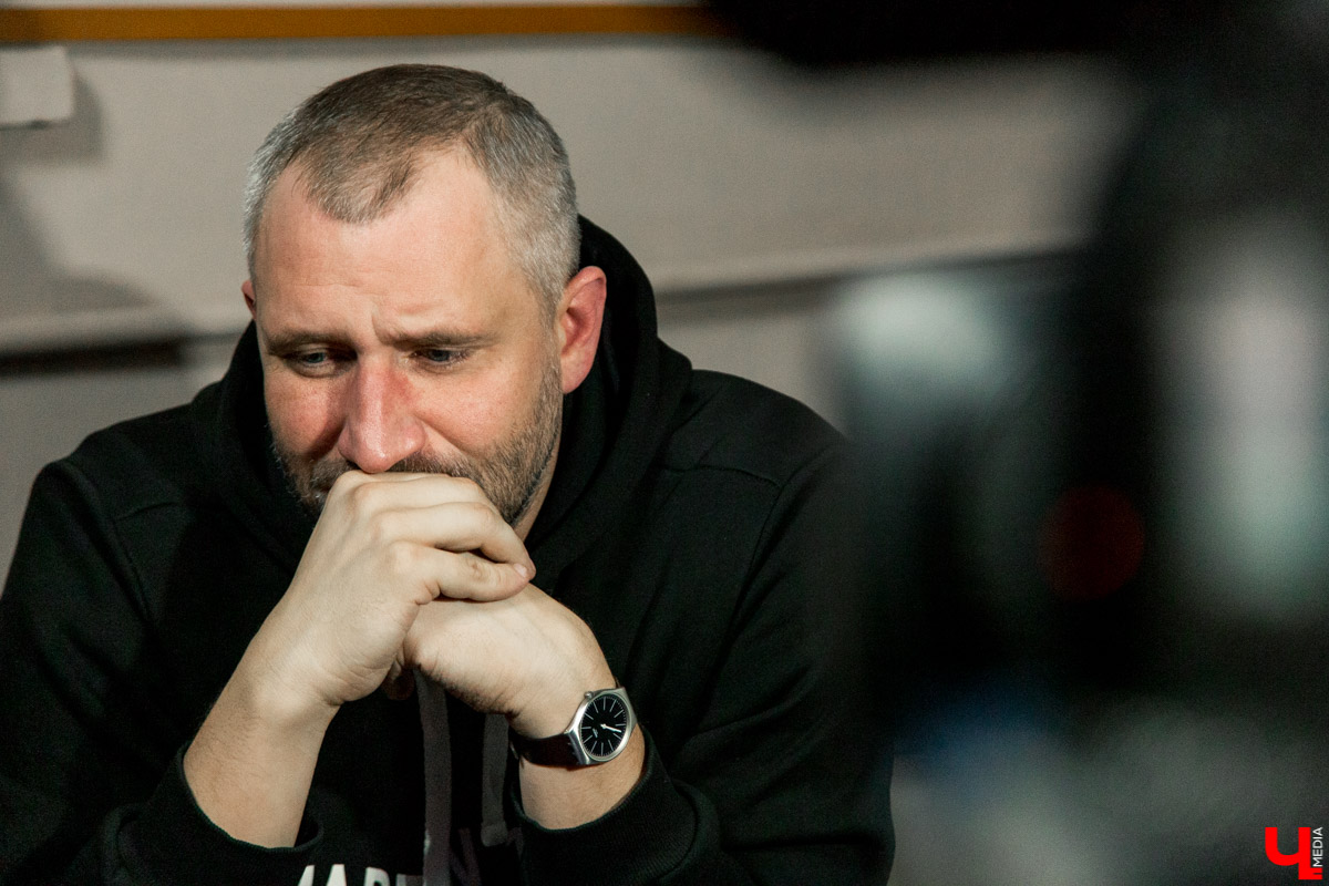 Критический постсоветский реализм в фильмах «Дурак» и «Майор» зацепил владимирцев, даже сподвиг посетить творческую встречу с Юрием Быковым на кинопоказе недавно вышедшего «Сторожа»