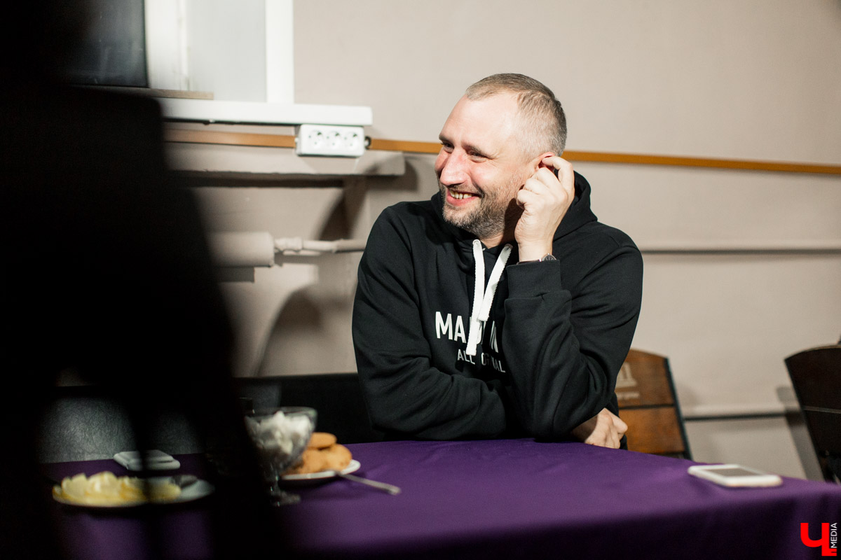 Критический постсоветский реализм в фильмах «Дурак» и «Майор» зацепил владимирцев, даже сподвиг посетить творческую встречу с Юрием Быковым на кинопоказе недавно вышедшего «Сторожа»