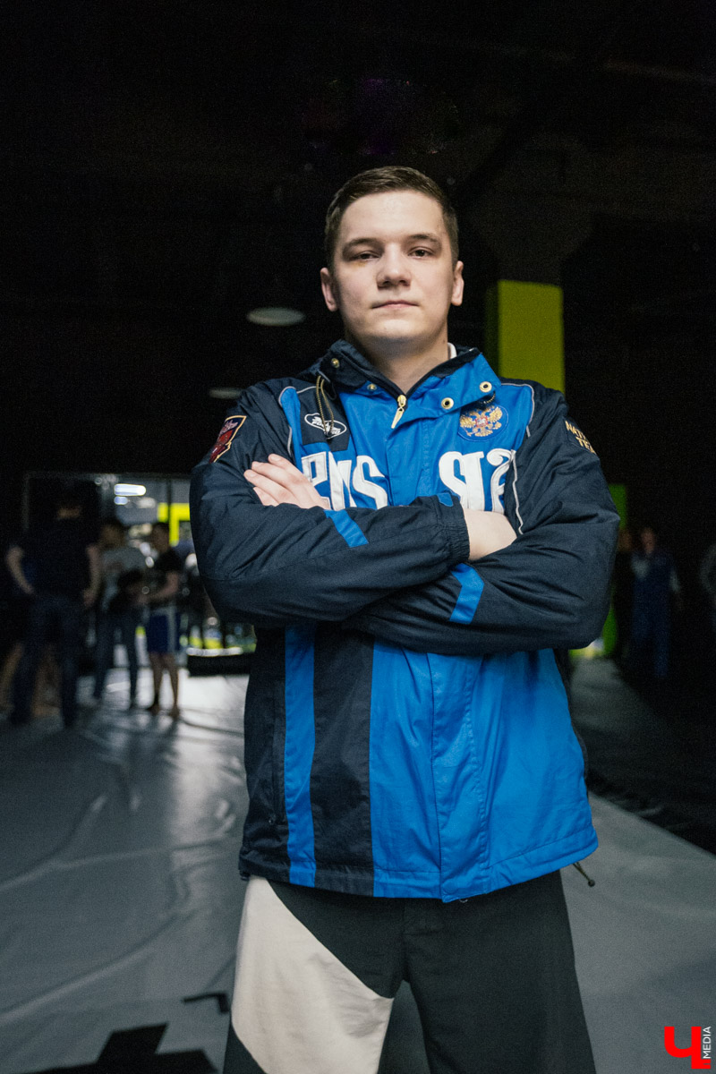 В день настоящих мужчин и для настоящих мужчин. С соревнования по пощечинам владимирские блогеры перешли на самые настоящие бои и, конечно же, засняли это все на камеру