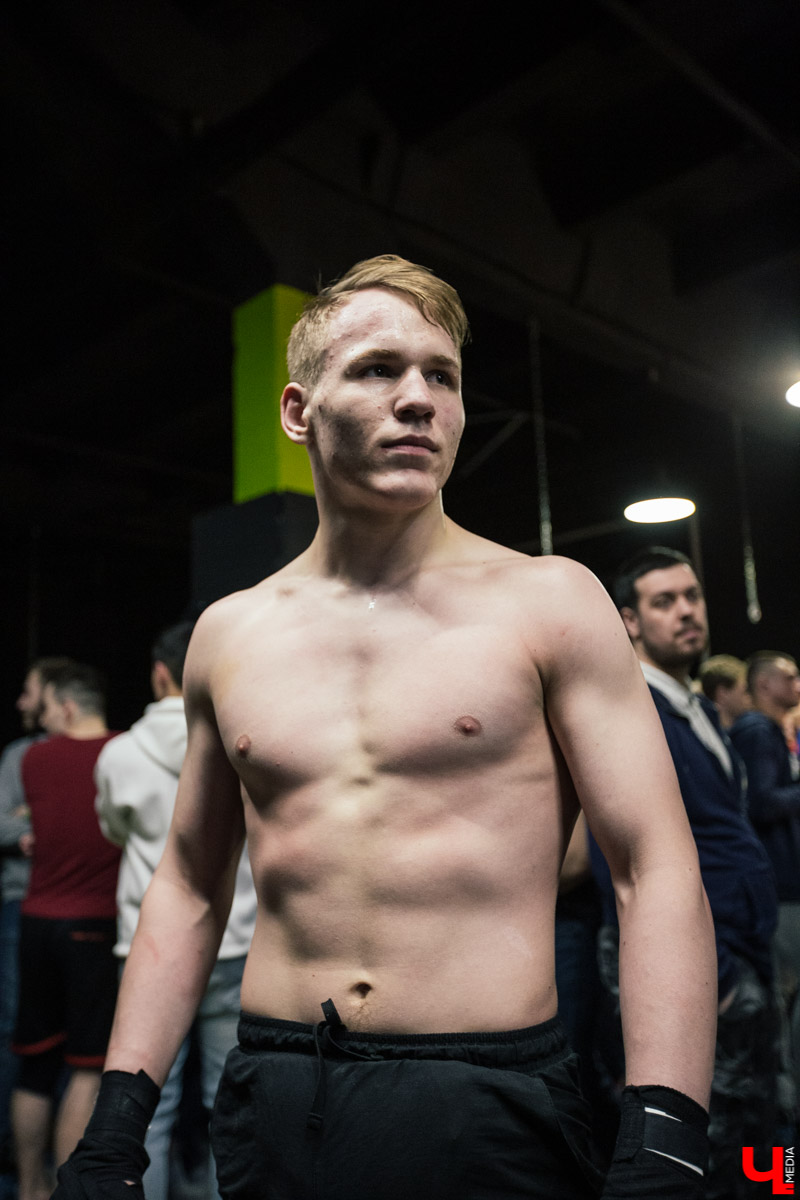 В день настоящих мужчин и для настоящих мужчин. С соревнования по пощечинам владимирские блогеры перешли на самые настоящие бои и, конечно же, засняли это все на камеру