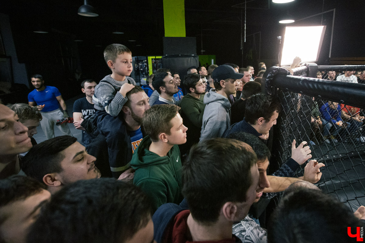 В день настоящих мужчин и для настоящих мужчин. С соревнования по пощечинам владимирские блогеры перешли на самые настоящие бои и, конечно же, засняли это все на камеру