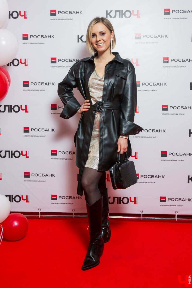 На главном светском мероприятии года — Премии «Ключ-Медиа 2019» — каждый гость стремился привлечь внимание своим неповторимым образом. Самые модные оказались в этом обзоре. Кстати, все фото с Премии уже на нашем сайте! Ссылка указана в материале