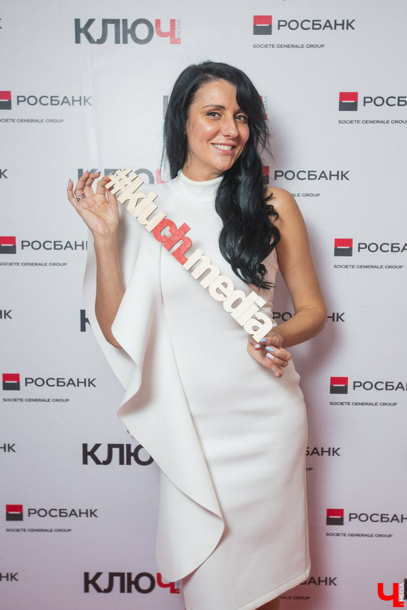 На главном светском мероприятии года — Премии «Ключ-Медиа 2019» — каждый гость стремился привлечь внимание своим неповторимым образом. Самые модные оказались в этом обзоре. Кстати, все фото с Премии уже на нашем сайте! Ссылка указана в материале