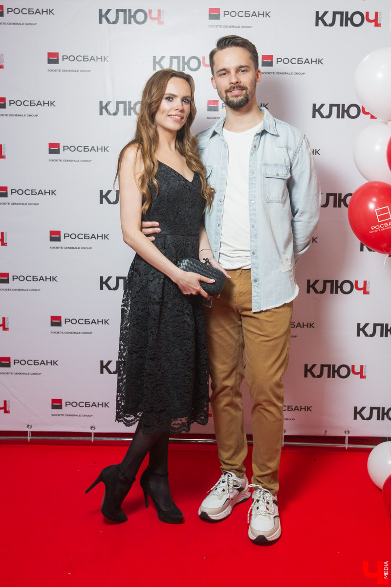 На главном светском мероприятии года — Премии «Ключ-Медиа 2019» — каждый гость стремился привлечь внимание своим неповторимым образом. Самые модные оказались в этом обзоре. Кстати, все фото с Премии уже на нашем сайте! Ссылка указана в материале